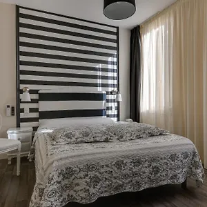 *** Hotel Henri Iv Francia
