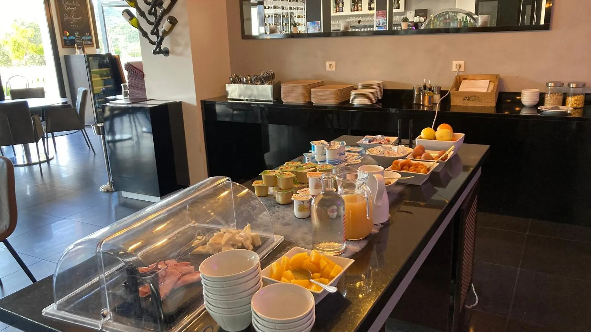 Hotel & Restaurant Perla Riviera Villeneuve-Loubet 3*,  France