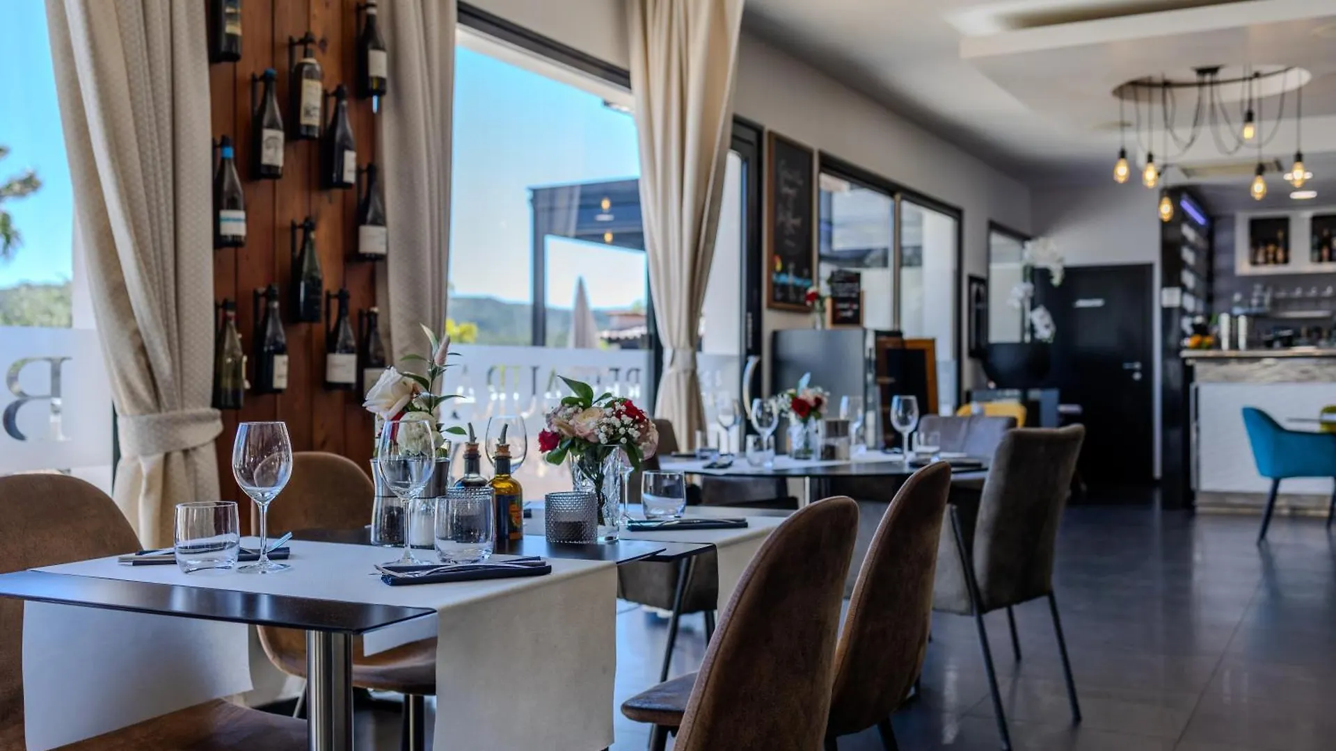***  Hotel & Restaurant Perla Riviera Villeneuve-Loubet France