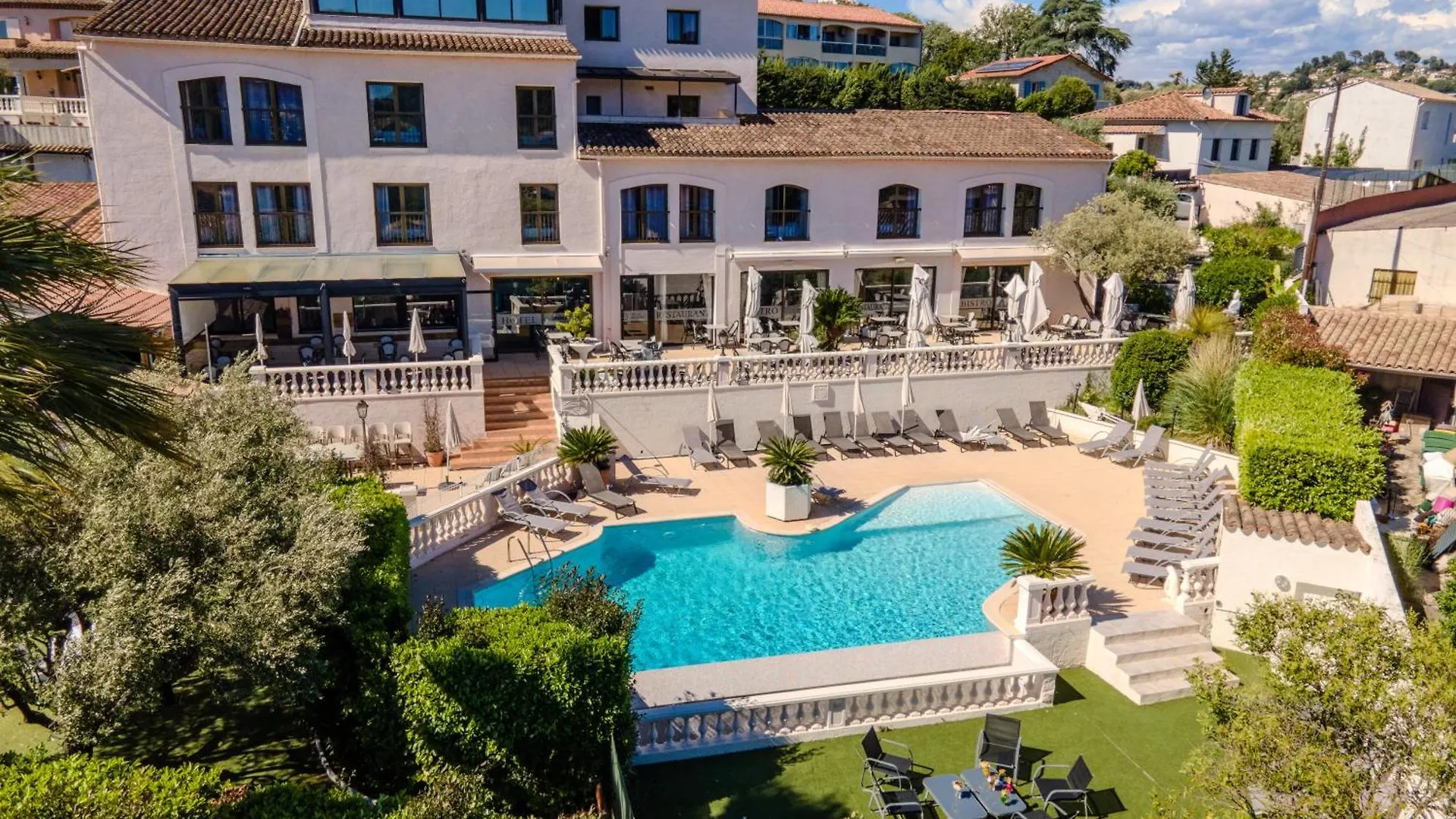 Hotel & Restaurant Perla Riviera Villeneuve-Loubet 3*,  France
