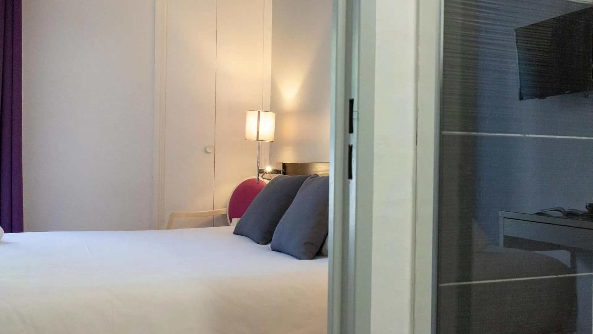Hotel & Restaurant Perla Riviera فينوف لوبيه