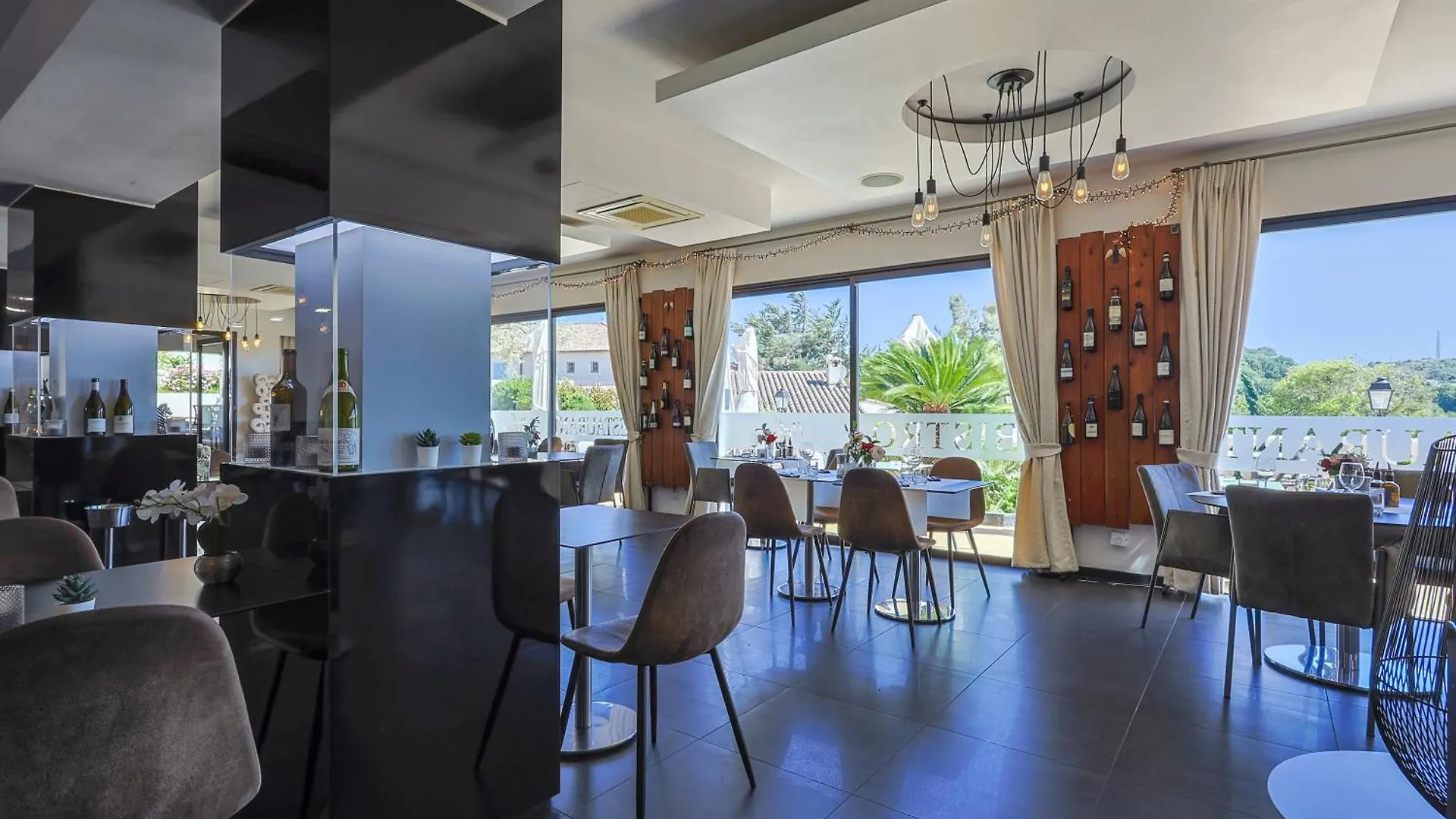 Hotel & Restaurant Perla Riviera Villeneuve-Loubet