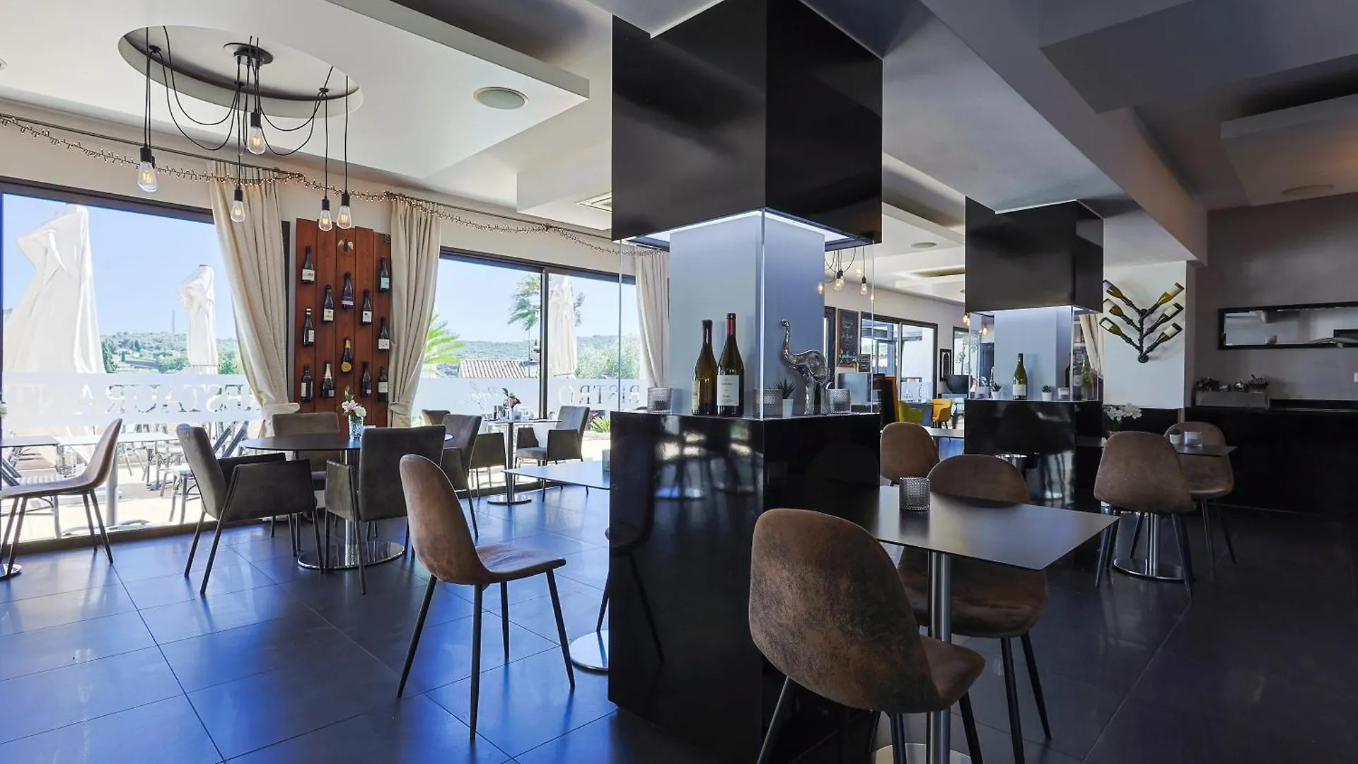 Hotel & Restaurant Perla Riviera Villeneuve-Loubet France
