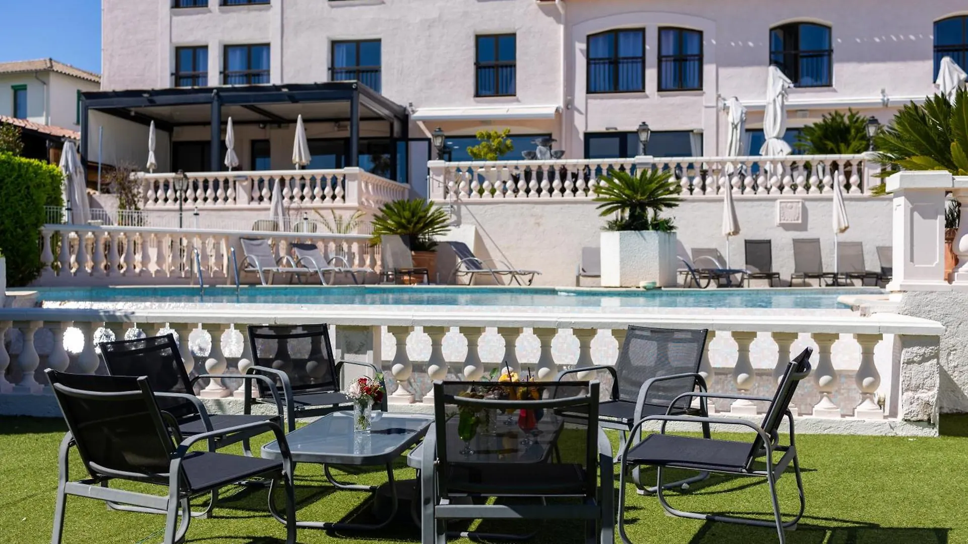 Hotel & Restaurant Perla Riviera Villeneuve-Loubet 3*,