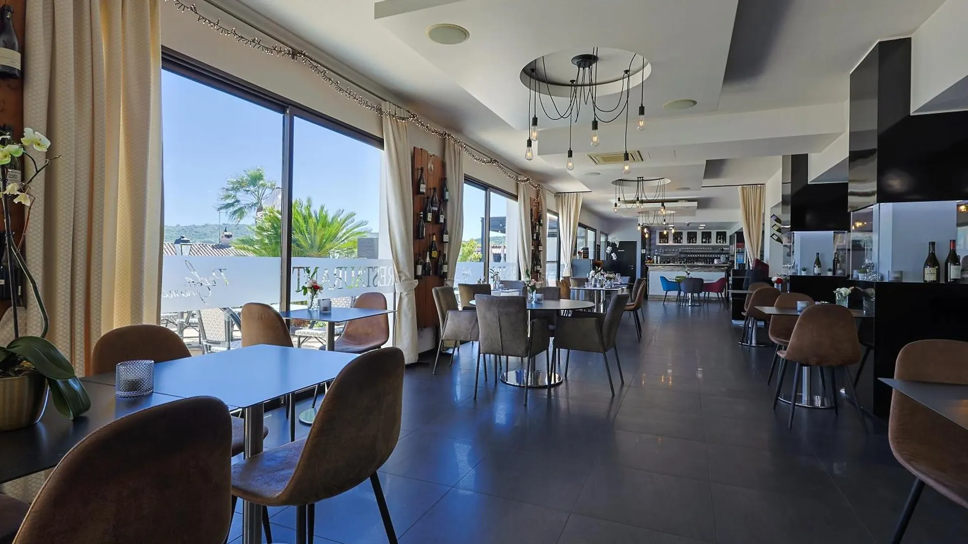 Hotel & Restaurant Perla Riviera فينوف لوبيه فينوف لوبيه
