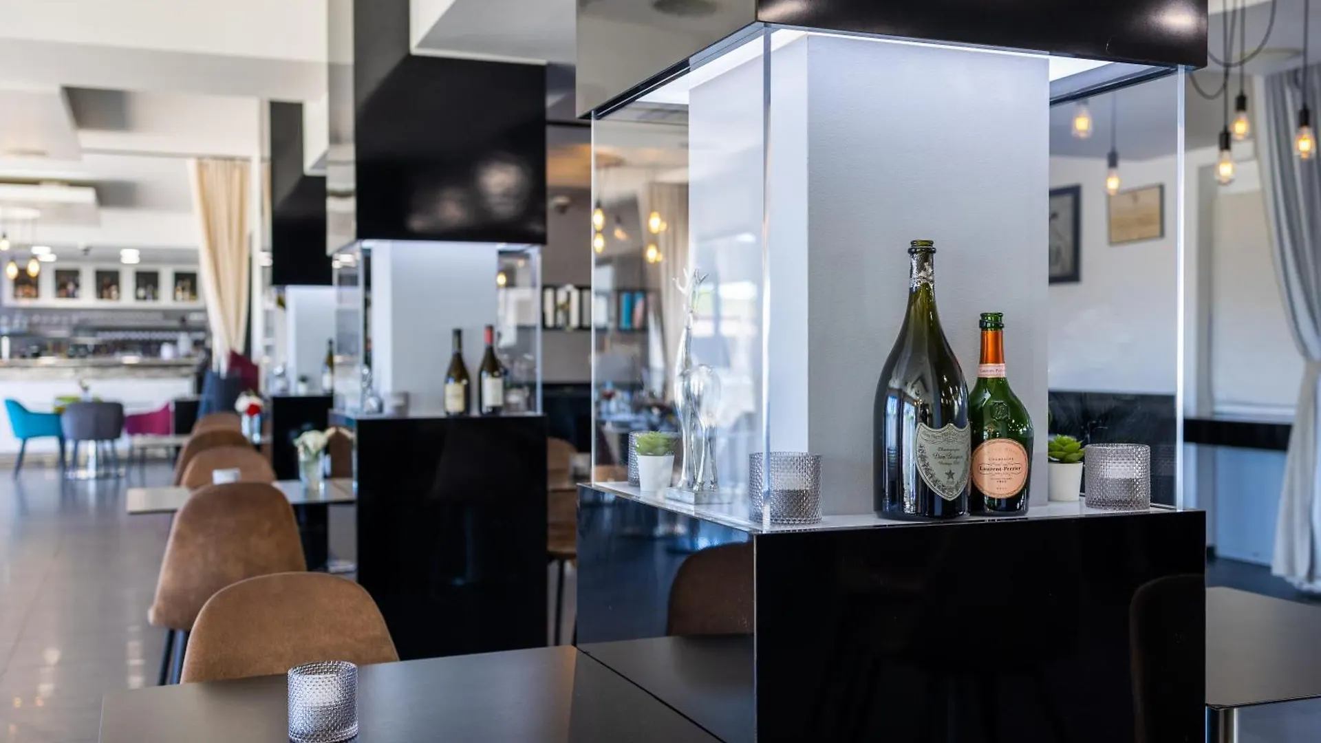 Hotel & Restaurant Perla Riviera Villeneuve-Loubet