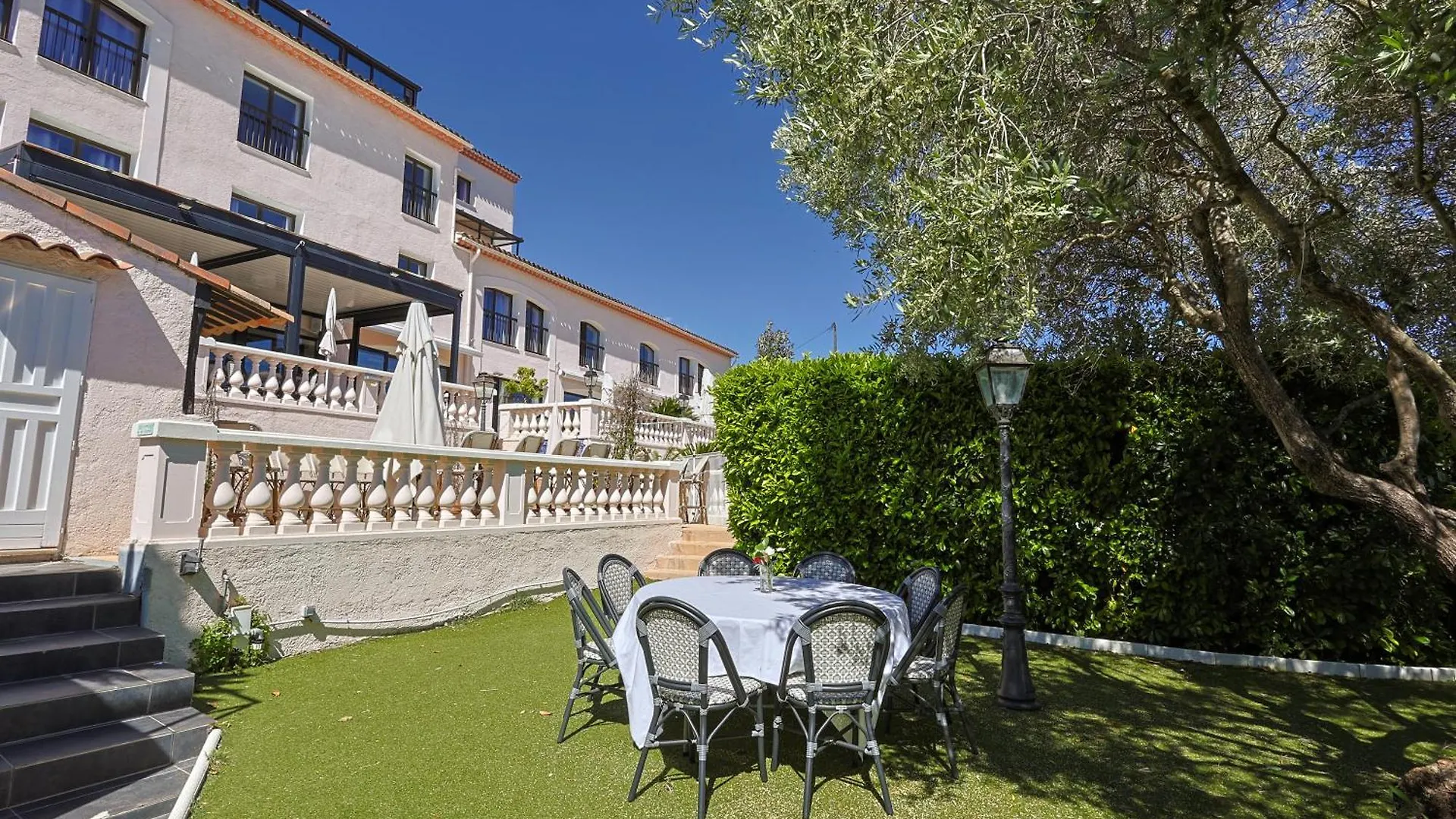Hotel & Restaurant Perla Riviera Villeneuve-Loubet