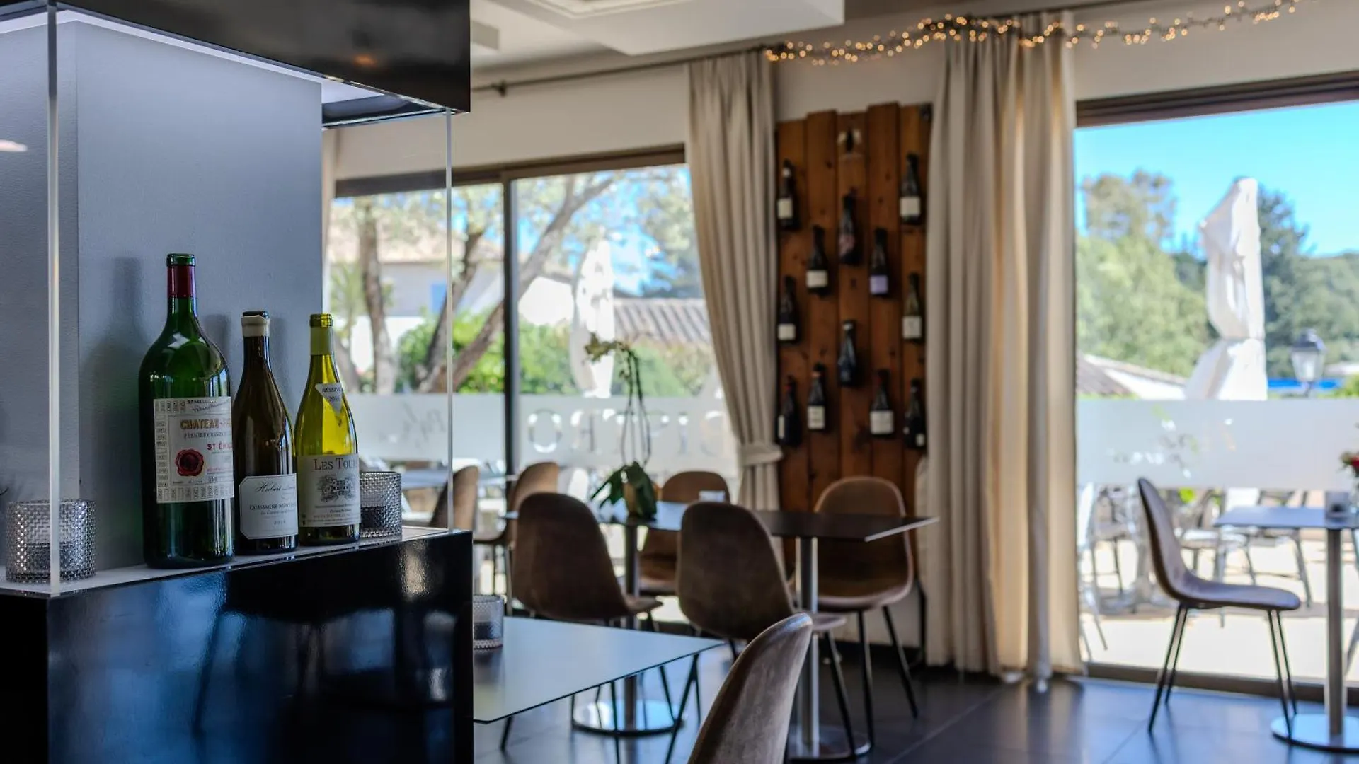 Hotel & Restaurant Perla Riviera فينوف لوبيه