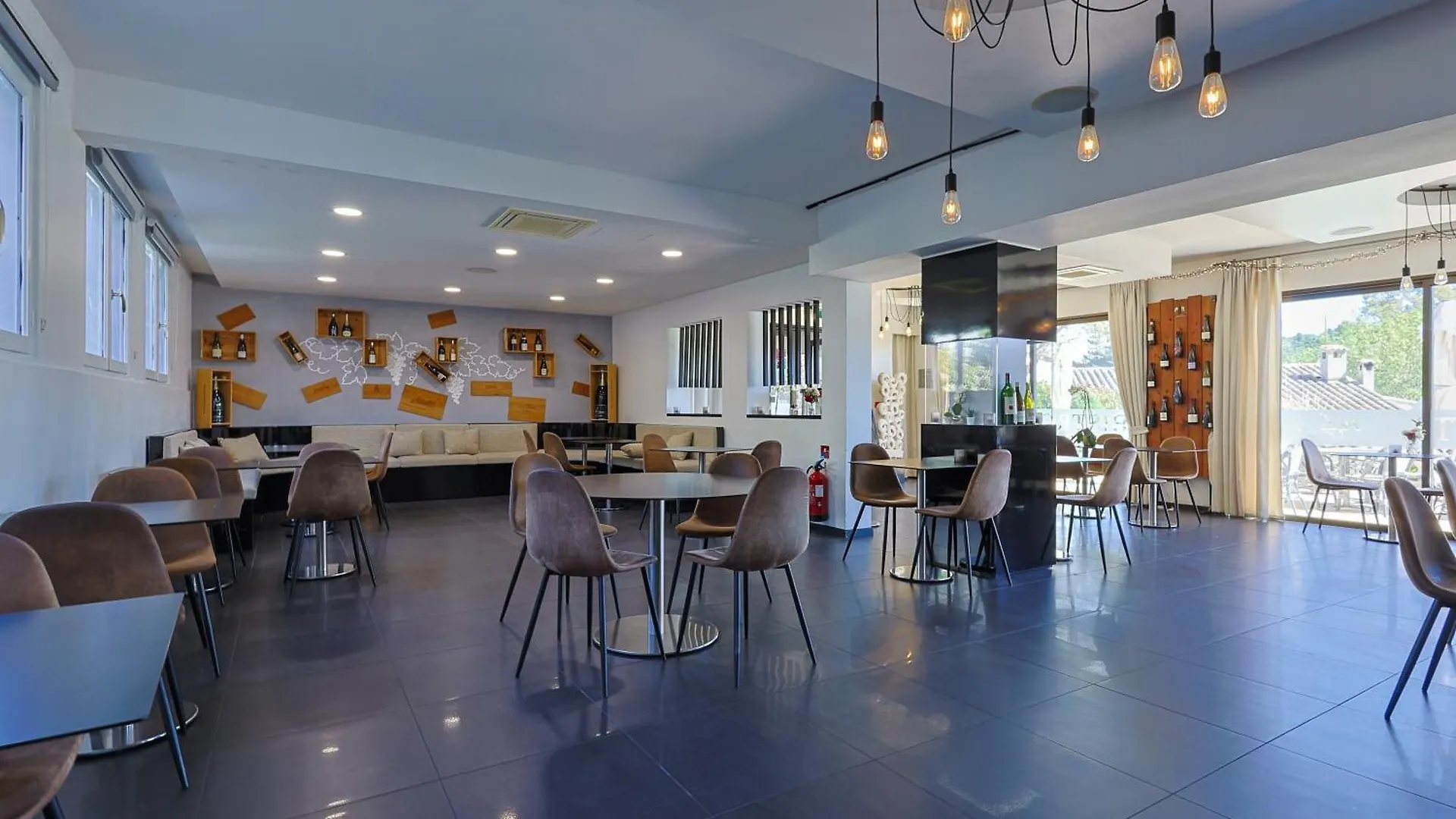Hotel & Restaurant Perla Riviera Villeneuve-Loubet 3*,  Francia