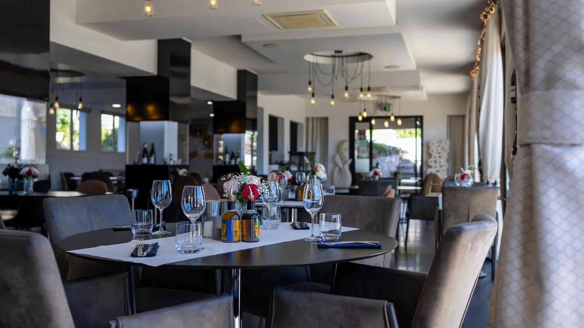 Hotel & Restaurant Perla Riviera Villeneuve-Loubet