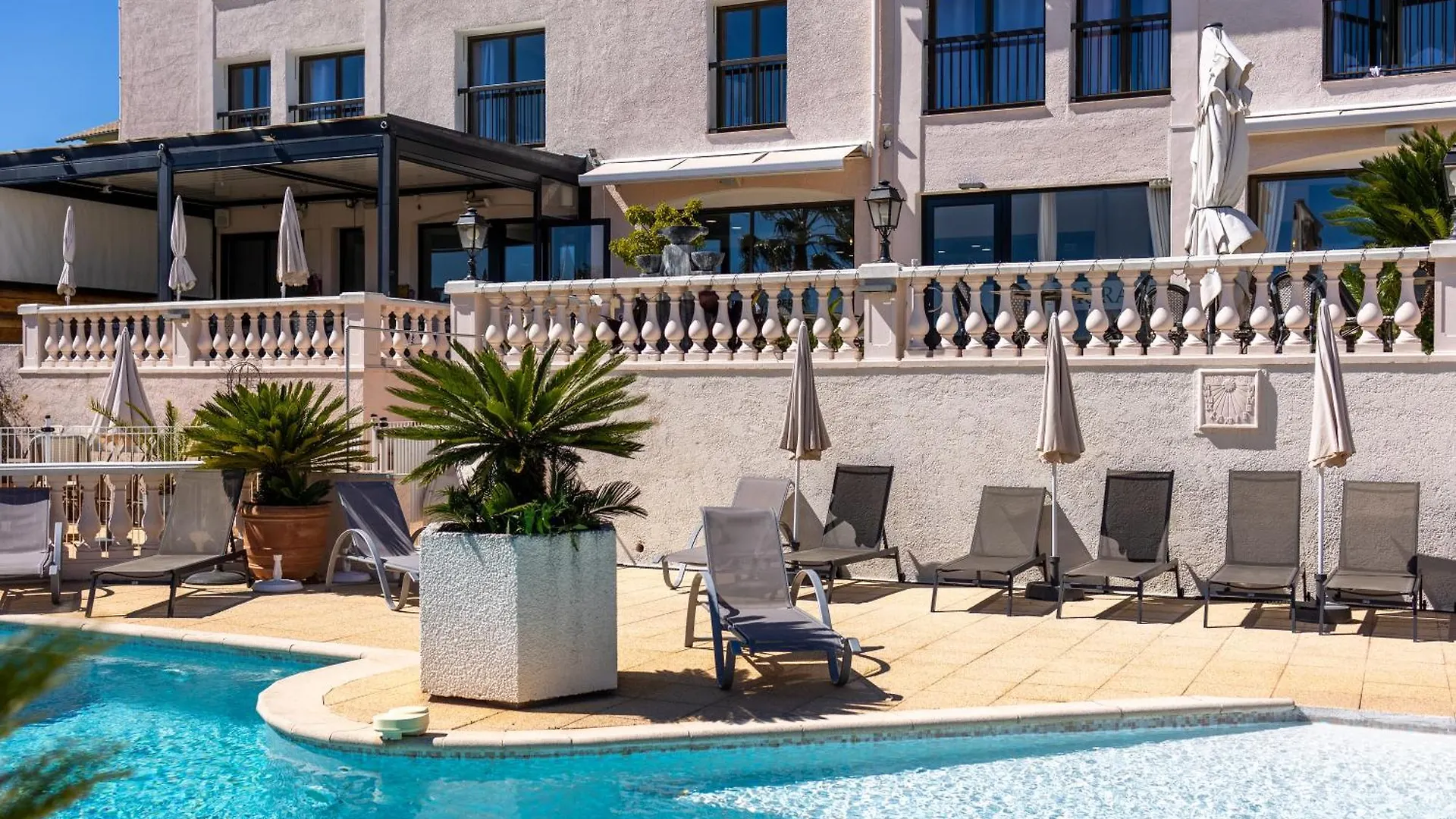 Hotel & Restaurant Perla Riviera Villeneuve-Loubet 3*,