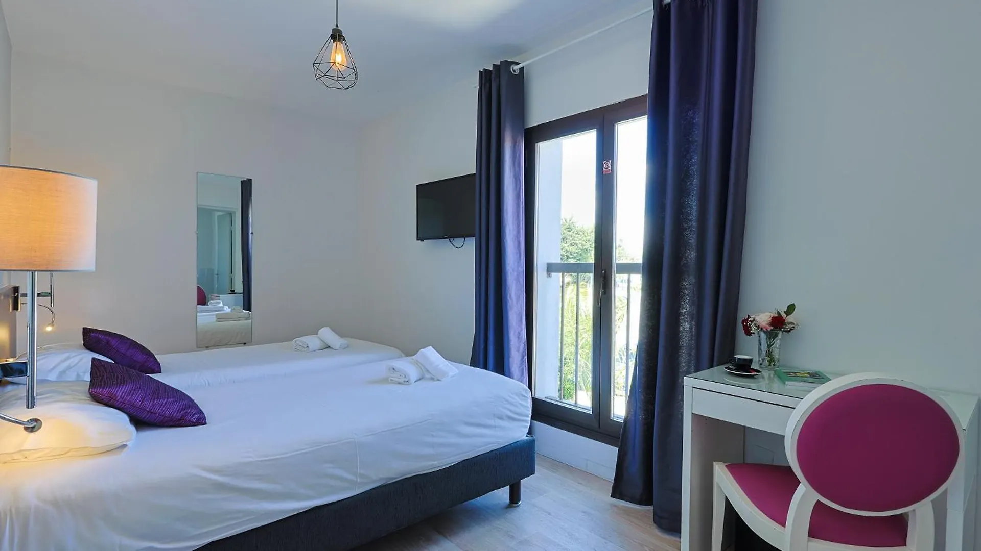 Hotel & Restaurant Perla Riviera Villeneuve-Loubet 3*,
