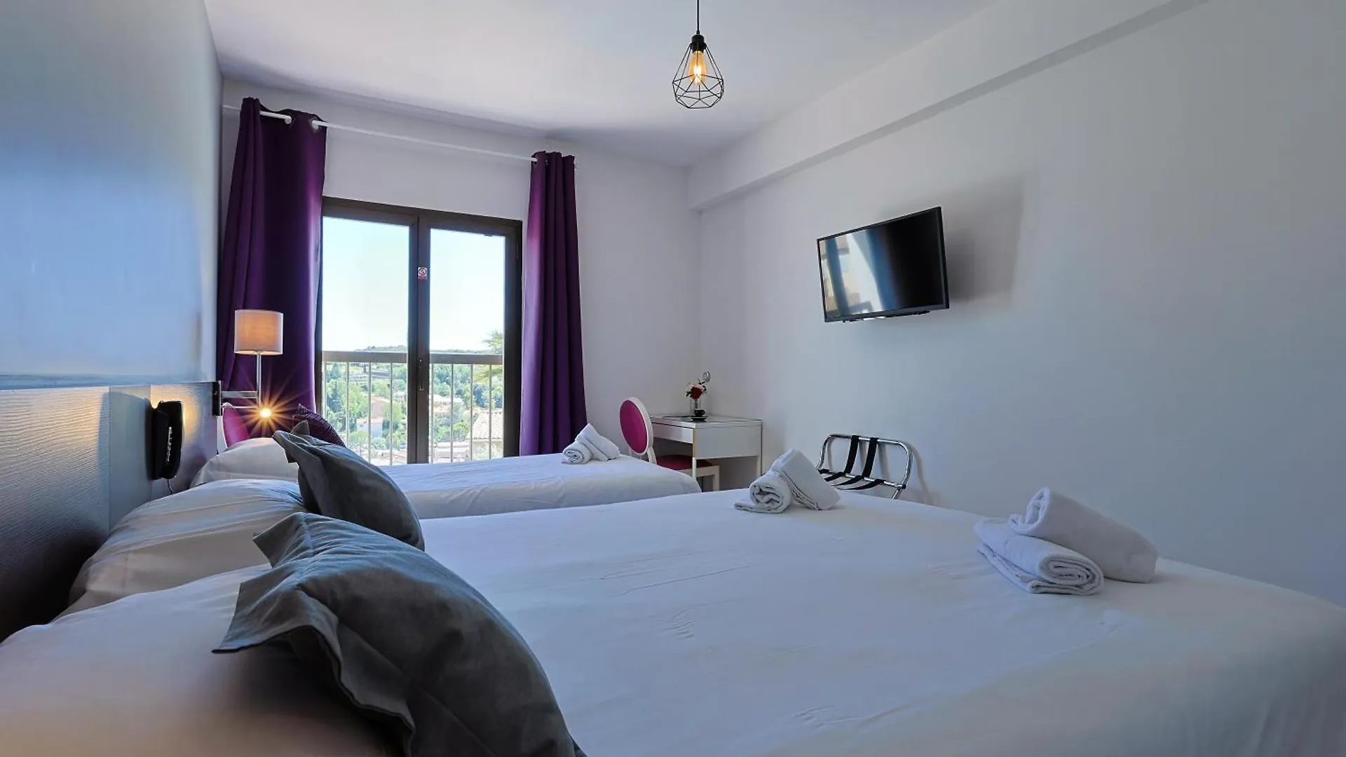 Hotel & Restaurant Perla Riviera فينوف لوبيه فينوف لوبيه