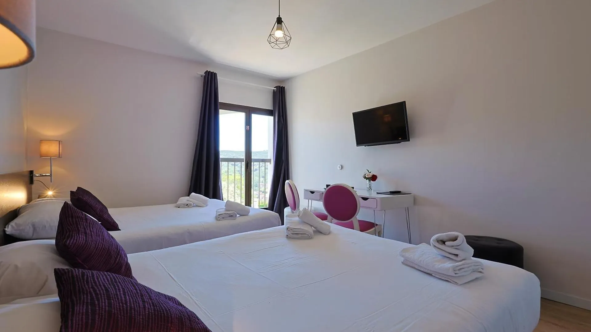 Hotel & Restaurant Perla Riviera Villeneuve-Loubet 3*,